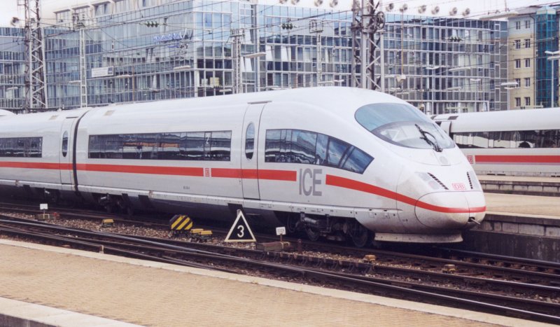 800-32 - Muenchen Hbf 2001.jpg