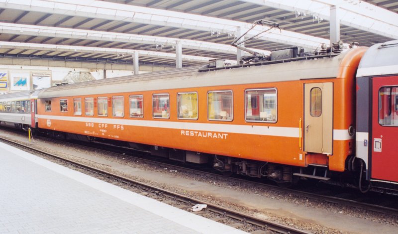 800-38 - Muenchen Hbf 2001.jpg