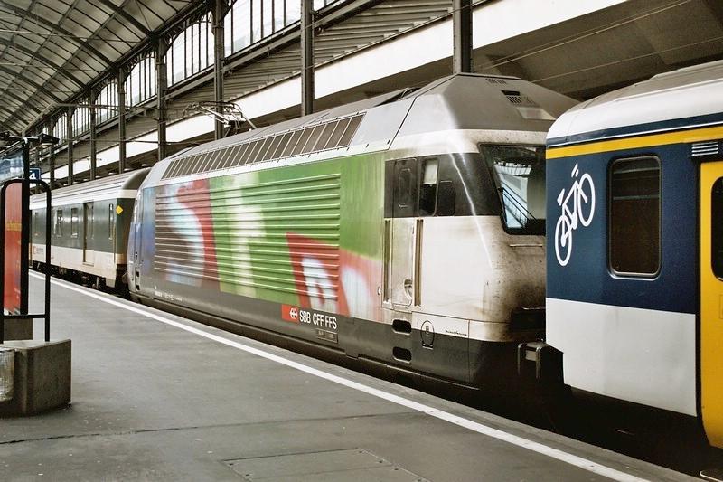 800 - 3-28 - 24-08-2004 - Luzern Hbf - 3-09.jpg