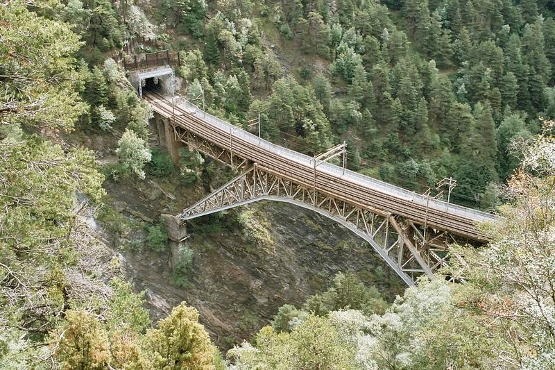 800 - 4-19 - 25-08-2004 - BLS suedrampe, Bietchtal - 4-18.jpg