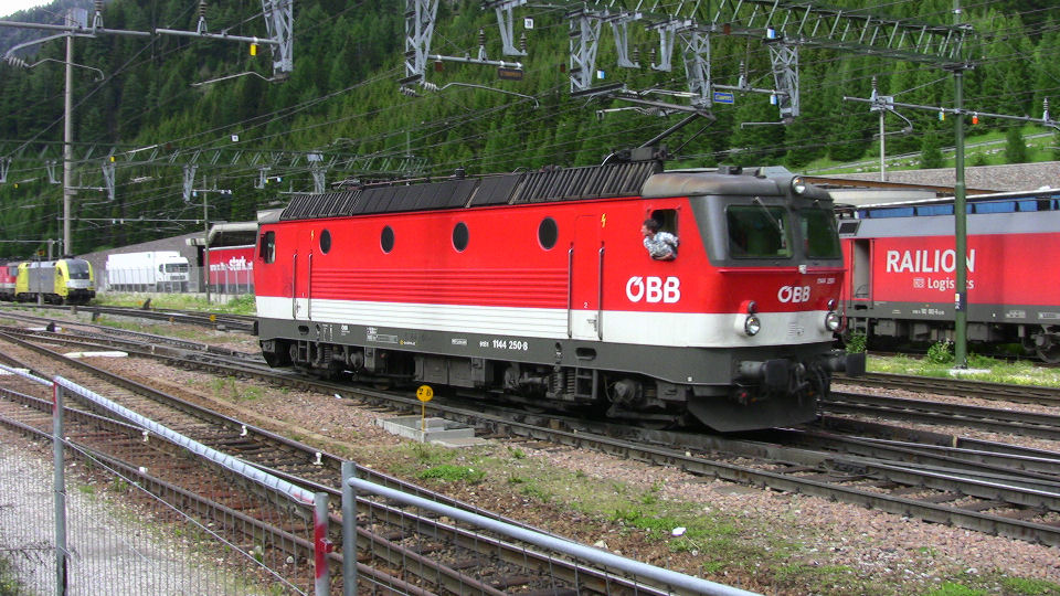 211 - 2008-06-07 - Brenner Grenzbahnhof - IMG_1804.jpg