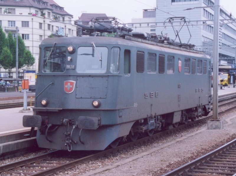 800 - 24-6-00 1-11 Luzern Hbf 17.jpg