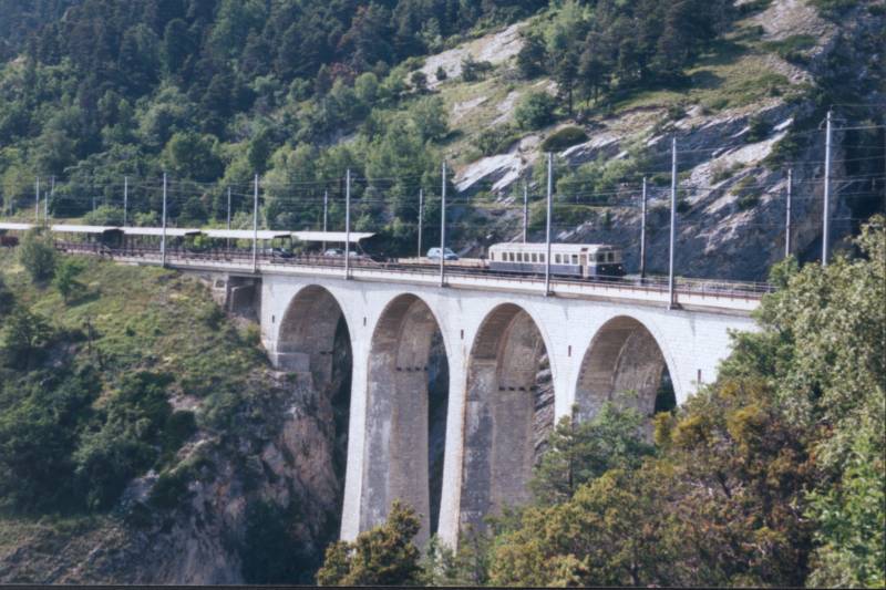 16-6-2002 1-32 Luogelkinviadukt, BLS 05.jpg