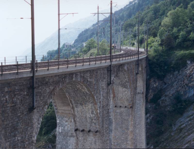 16-6-2002 1-34 Luogelkinviadukt, BLS 03.jpg
