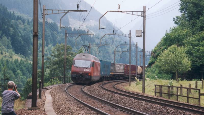 20-6-2002 5-27 Nord von Wassen 10A.jpg