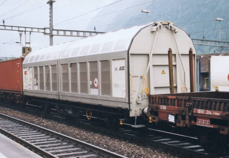 21-6-2002 6-22 Erstfeld 15A.jpg