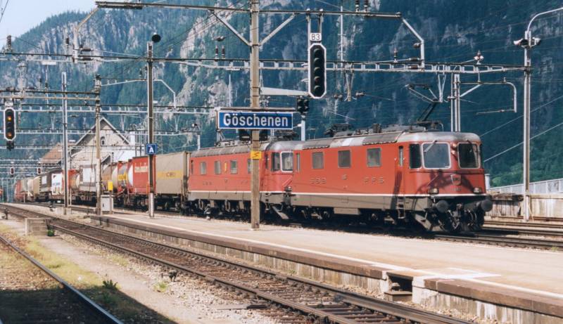 22-6-2002 7-05 Goeschenen 32A.jpg
