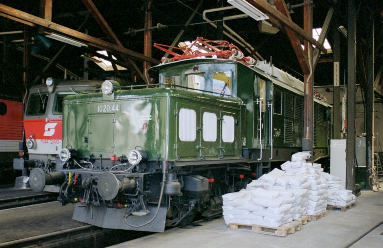 1-35 - 30-08-2003 - Innsbruck - 02a.jpg