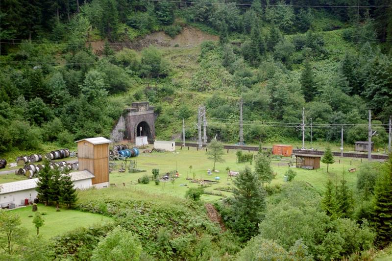 3-26 - 02-09-2003 - Langen am Arlberg - 11a.jpg