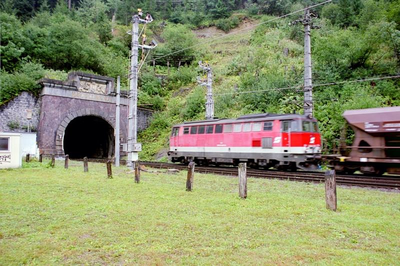 3-29 - 02-09-2003 - Langen am Arlberg - 08a.jpg