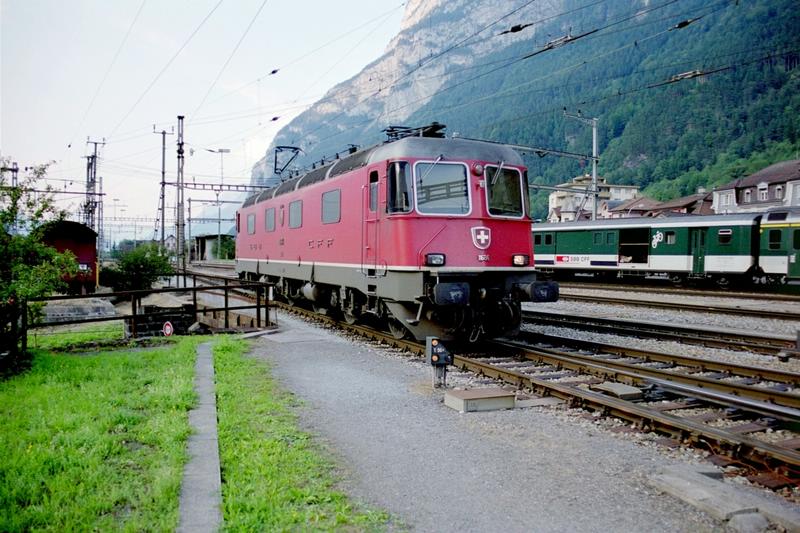 6-15 - 02-09-2003 - Erstfeld - 22a.jpg