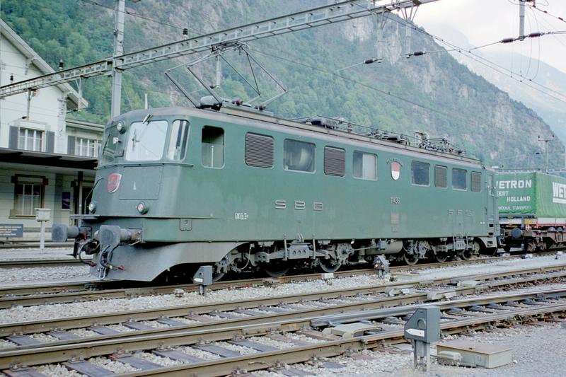 6-17 - 02-09-2003 - Erstfeld - 20a.jpg