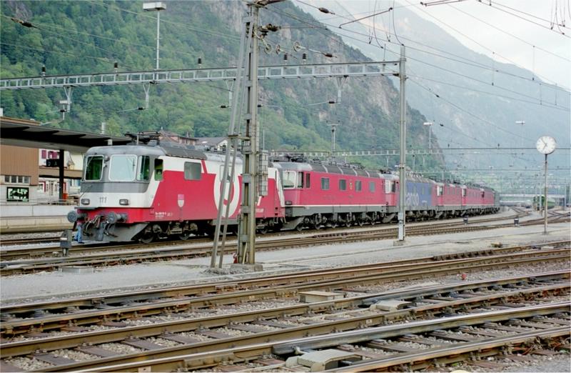 6-22 - 02-09-2003 - Erstfeld - 15a.jpg