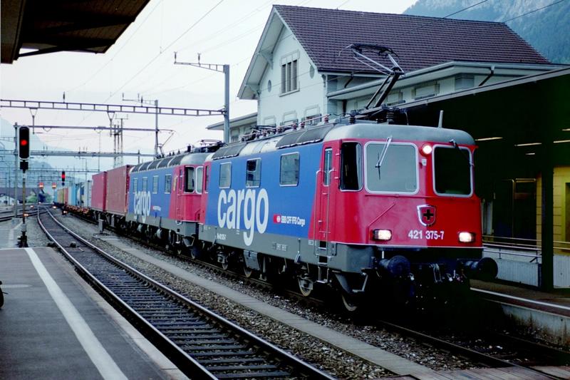 6-25 - 02-09-2003 - Erstfeld - 12a.jpg