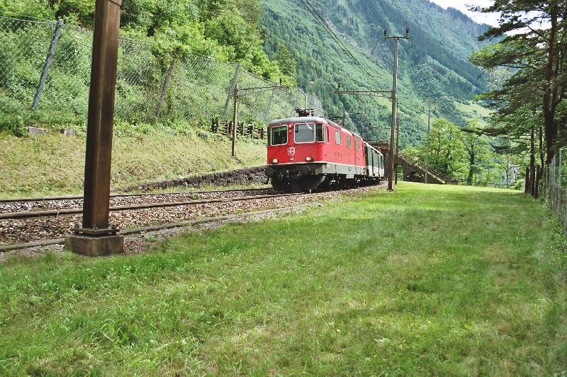 04-08 - 13-06-2005 - Gotthard, nord bei Kerstelenbachbruecke - 29A.jpg