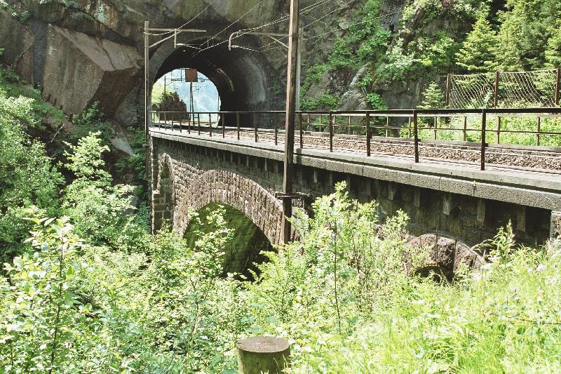 08-24 - 16-06-2005 - Wassen - Obere Wattingerbruecke - 13A.jpg