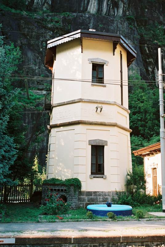 03-18 - 11-06-06 - Iselle.jpg