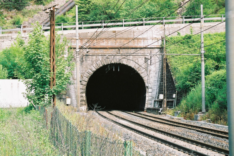 03-30 - 12-06-06 - Varzo-Kehrtunnel Sued - Varzo.jpg