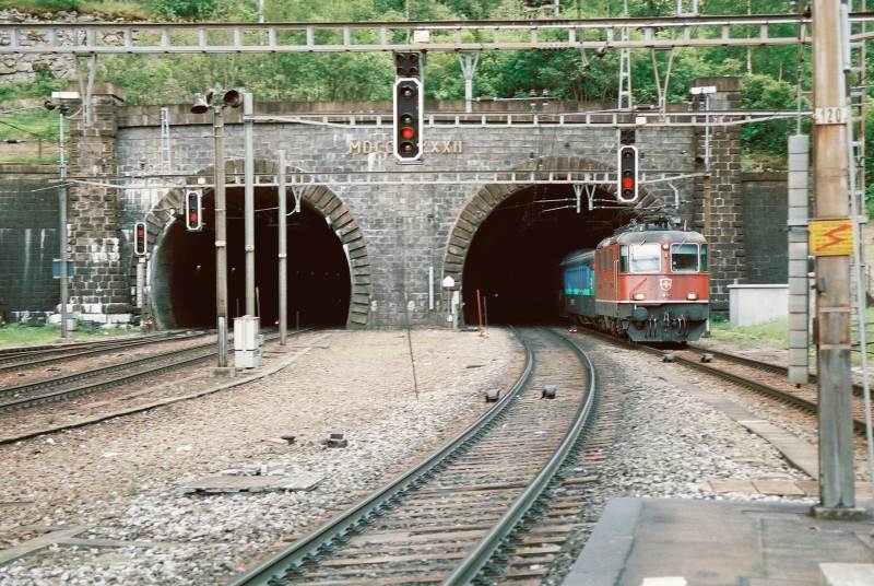 04-30 - 12-06-06 - Goeschenen.jpg