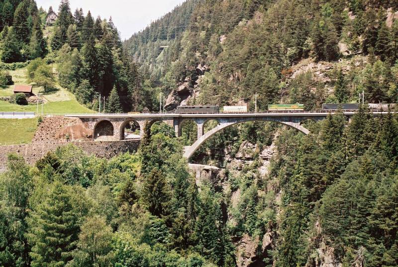 05-20 - 13-05-06 - Mittlere Meienreussbruecke.jpg