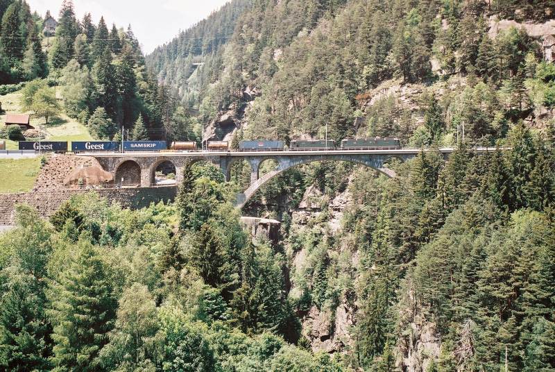 05-22 - 13-06-06 - Mittlere Meienreussbruecke.jpg