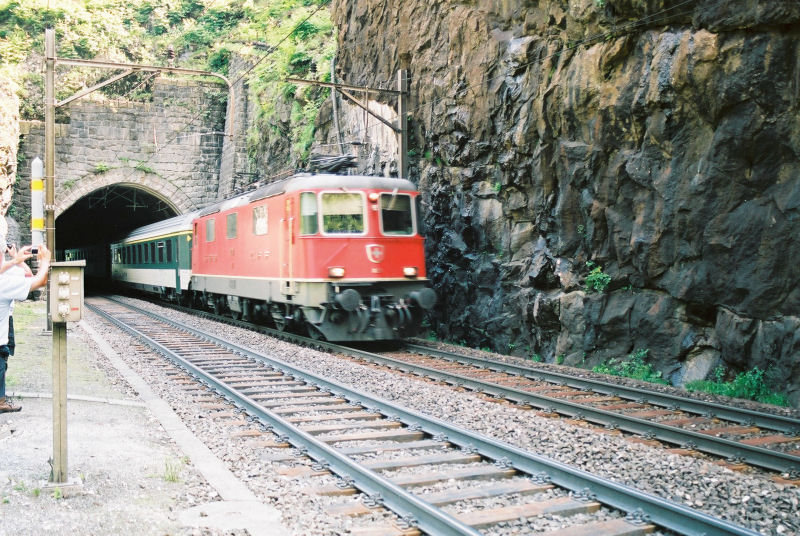 06-02 - 13-06-06 - Bei Obere Meienreussbruecke Wassen.jpg
